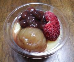 イチジクのワイン煮とフレーズ・デ・ボアのプリン・ア・ラ・モード